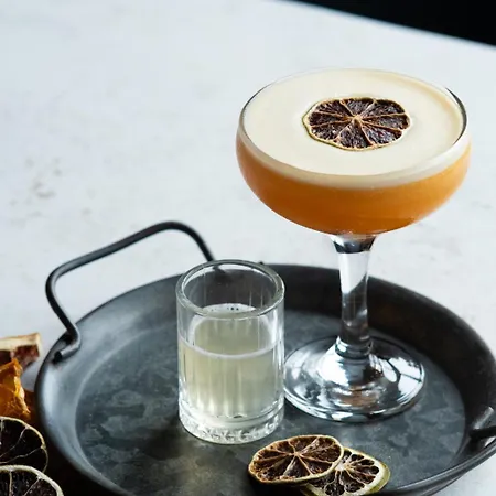 Отель Lyzzick Hall