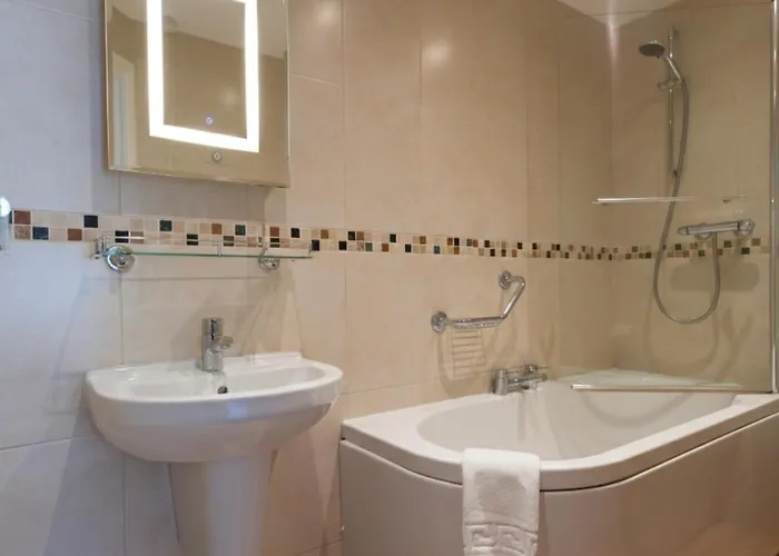 Lyzzick Applethwaite