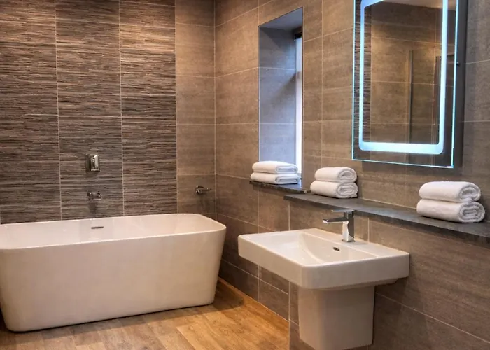 Lyzzick Applethwaite