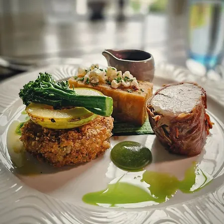 Lyzzick Hall Ξενοδοχείο 4*