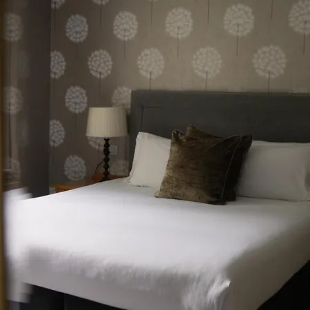 Ξενοδοχείο Lyzzick Hall 4*