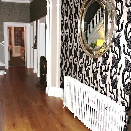 Lyzzick Hall Hotel 3*